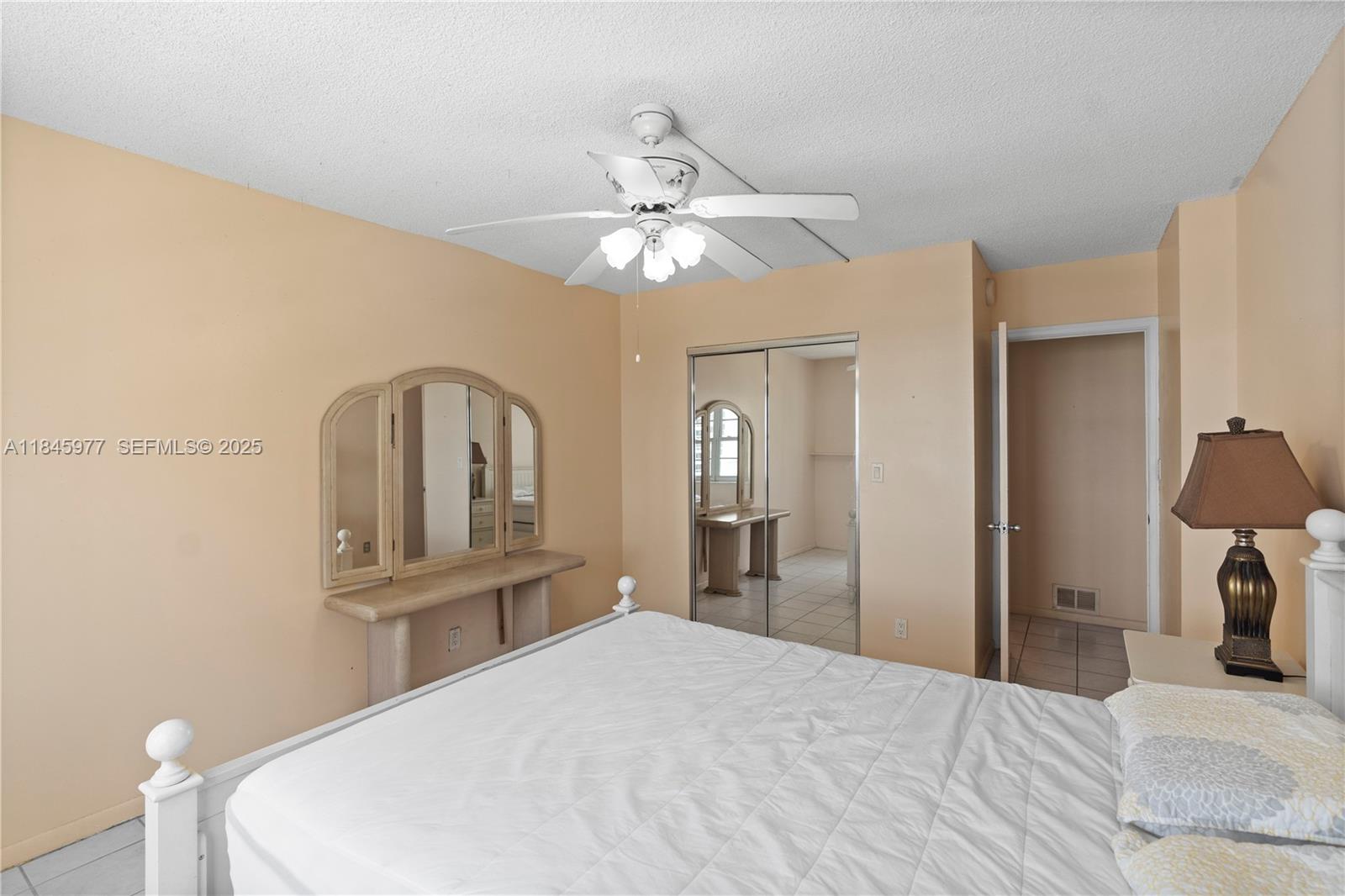 200 S Birch Road 1212 Property Photo 15