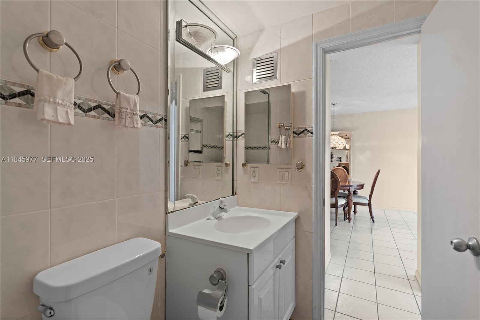 200 S Birch Road 1212 Property Photo 18