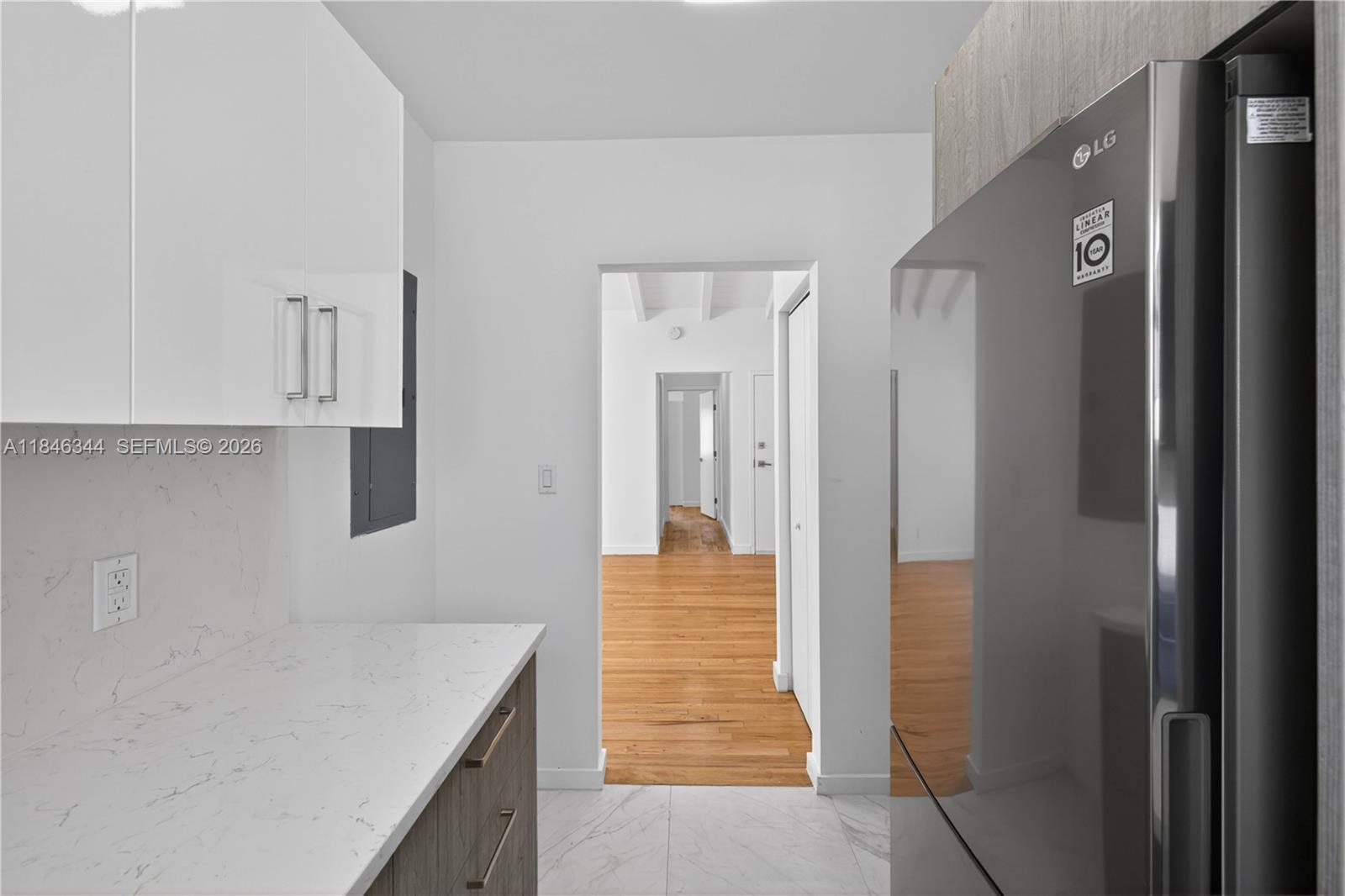1552 Euclid Avenue 4 Property Photo 3