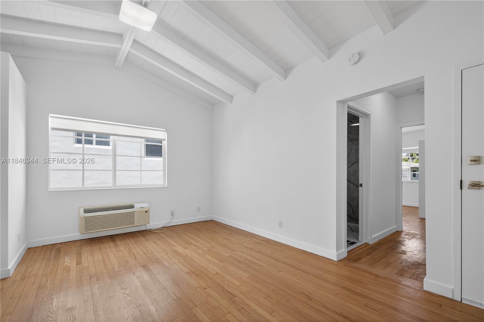 1552 Euclid Avenue 4 Property Photo 4