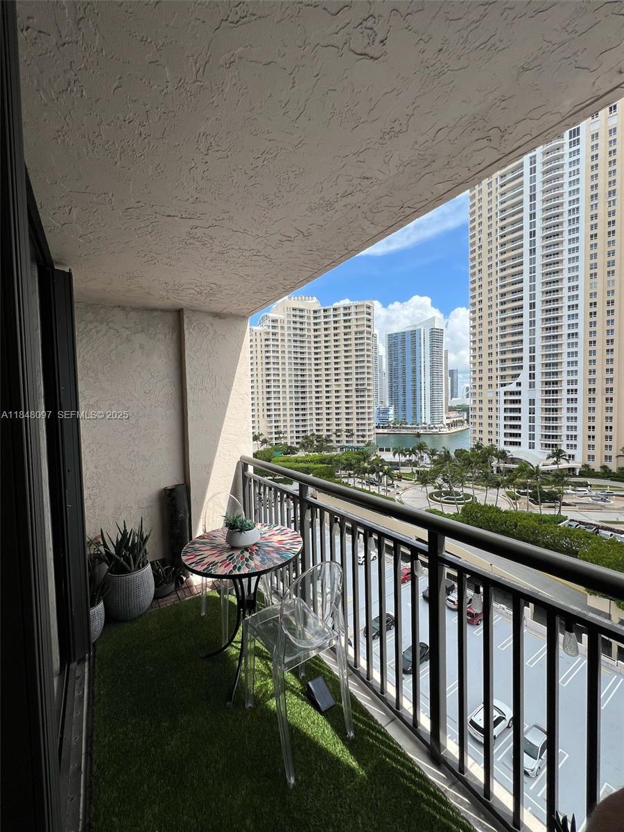 540 Brickell Key Drive 1524 Property Photo 22