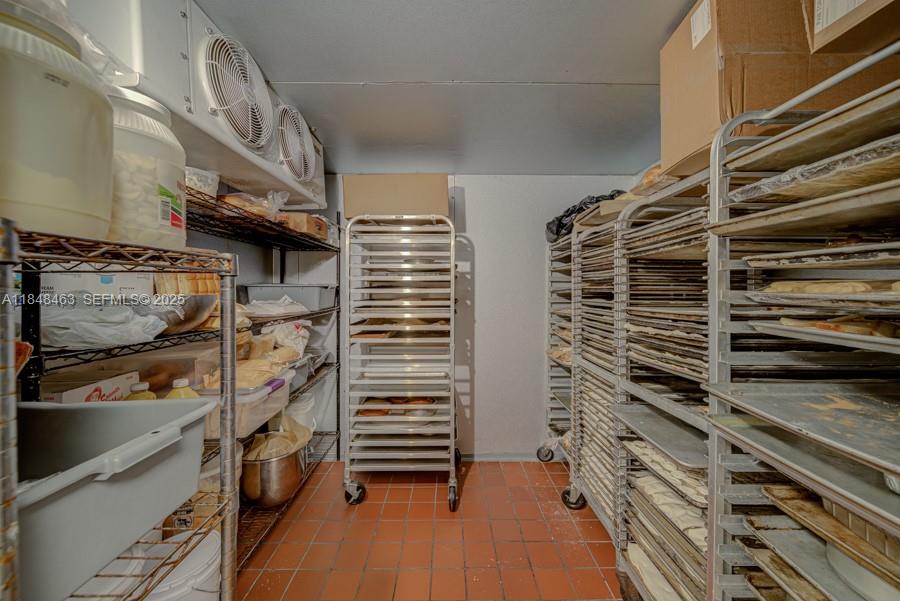 Bakery / Restaurant Bakery / Restaurant For Sale On Dixie Highwa Property Photo 21