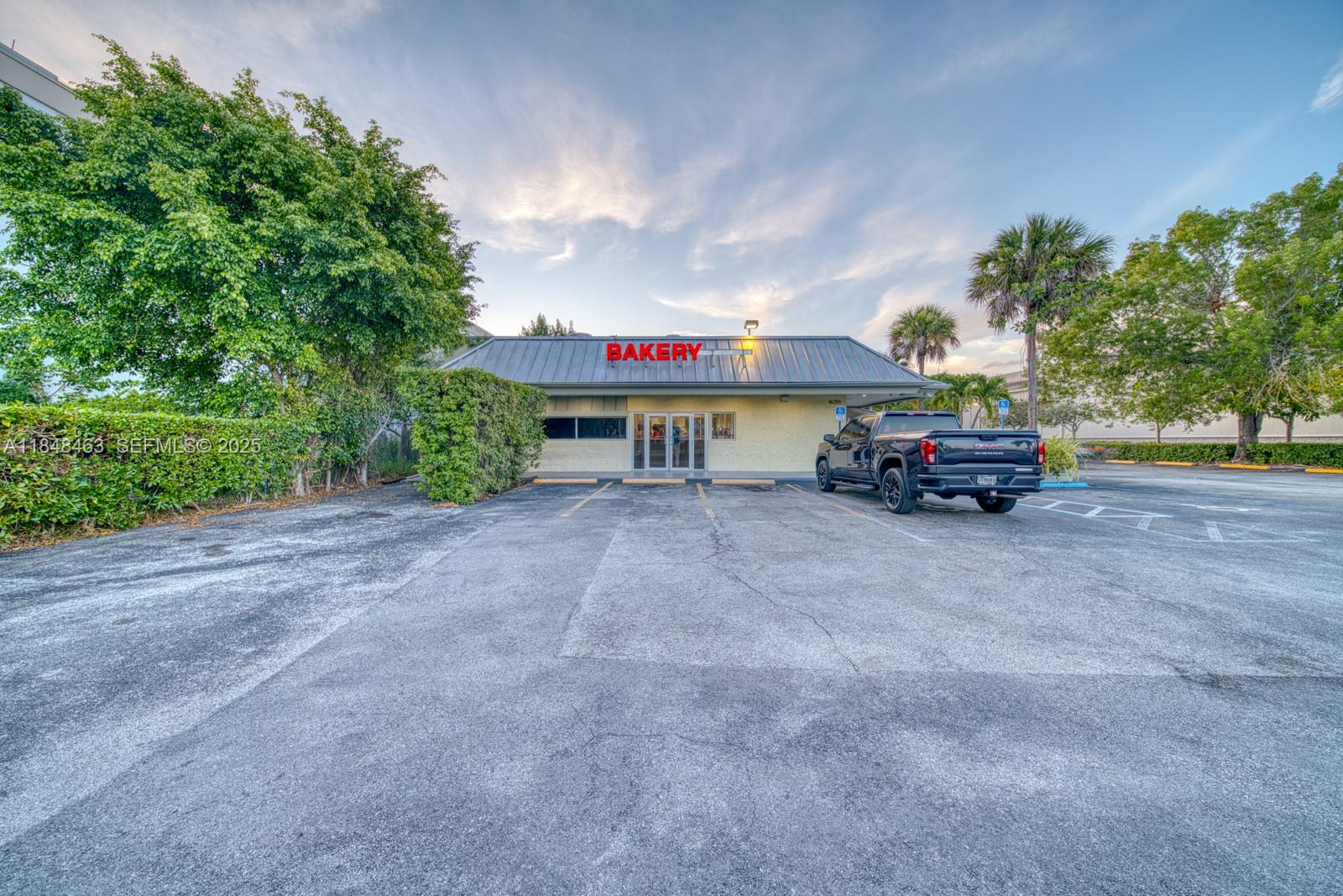 Bakery / Restaurant Bakery / Restaurant For Sale On Dixie Highwa Property Photo 48