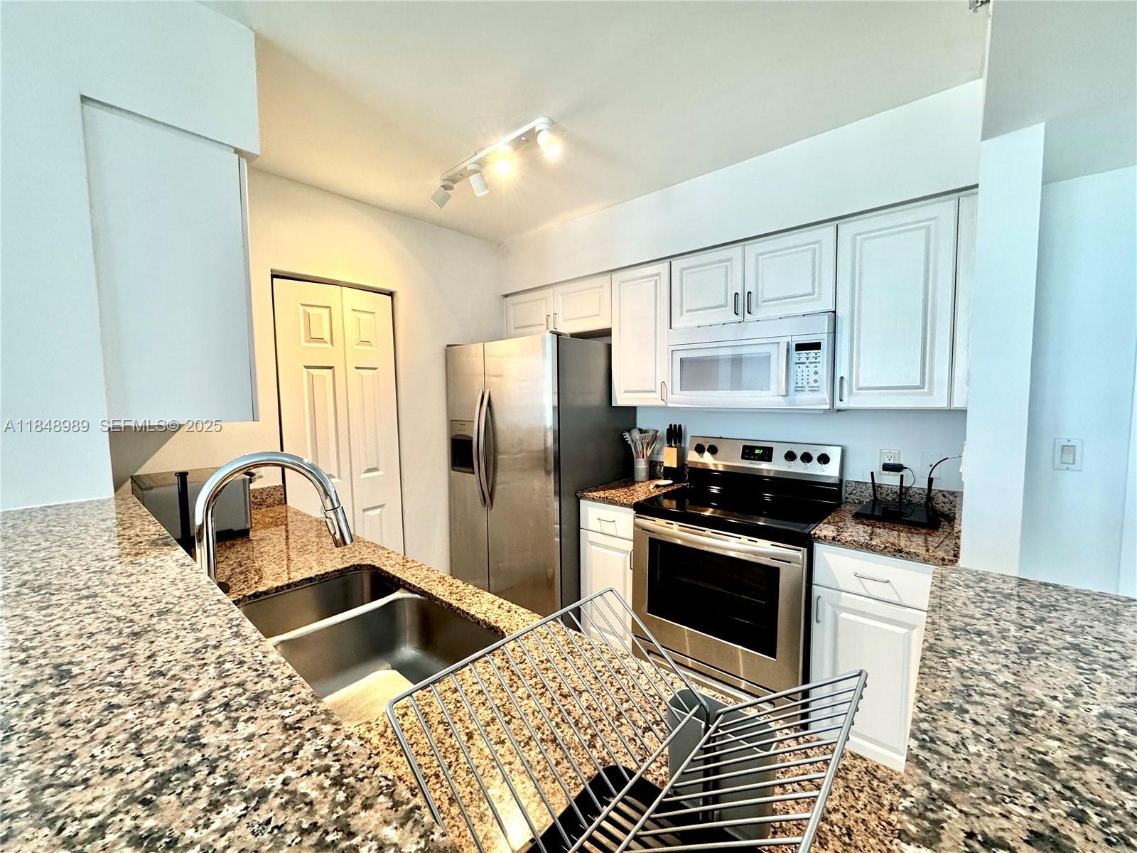1155 Brickell Bay Drive 906 Property Photo 2
