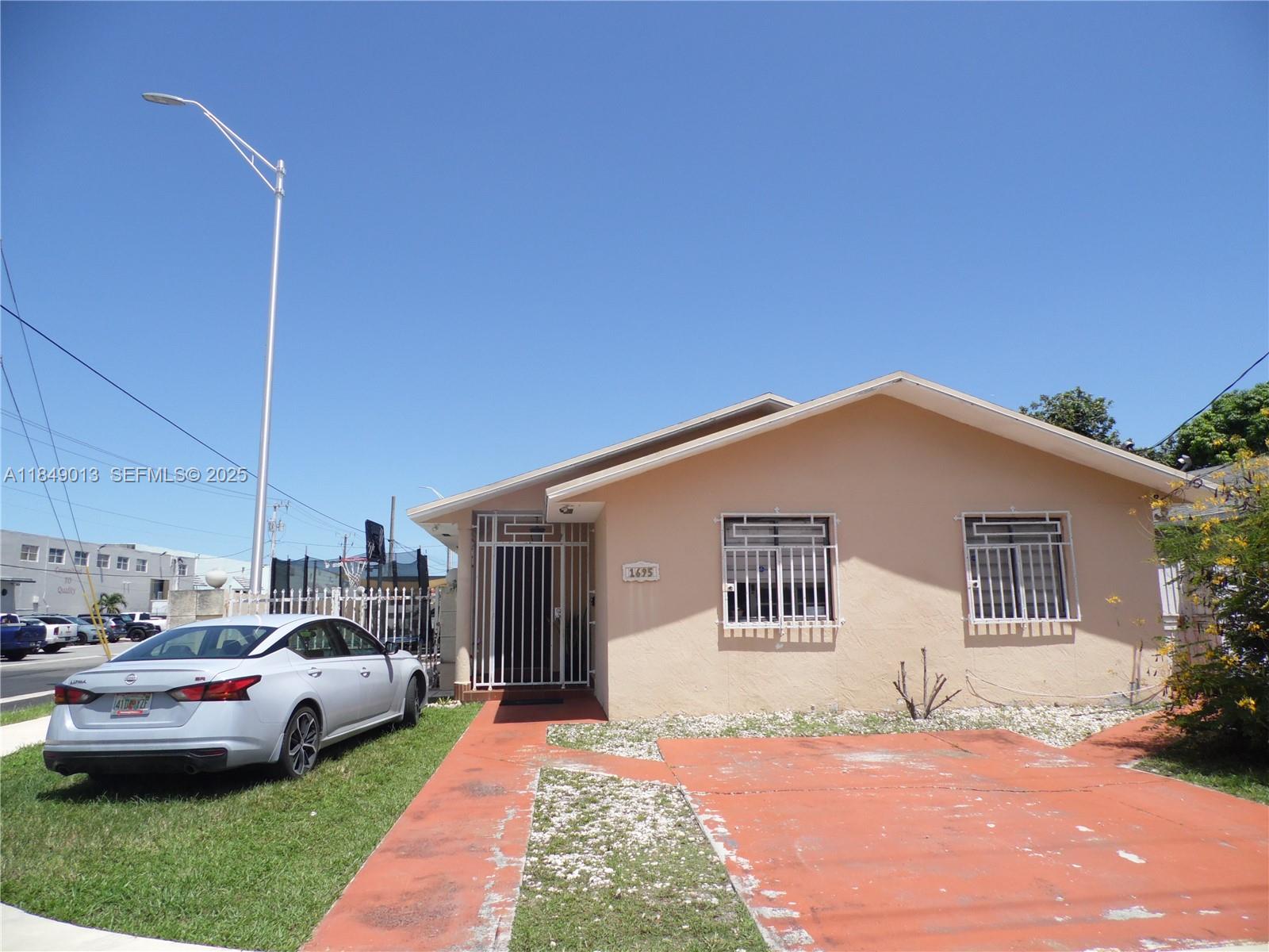 1695 W 6th Avenue Property Photo 1