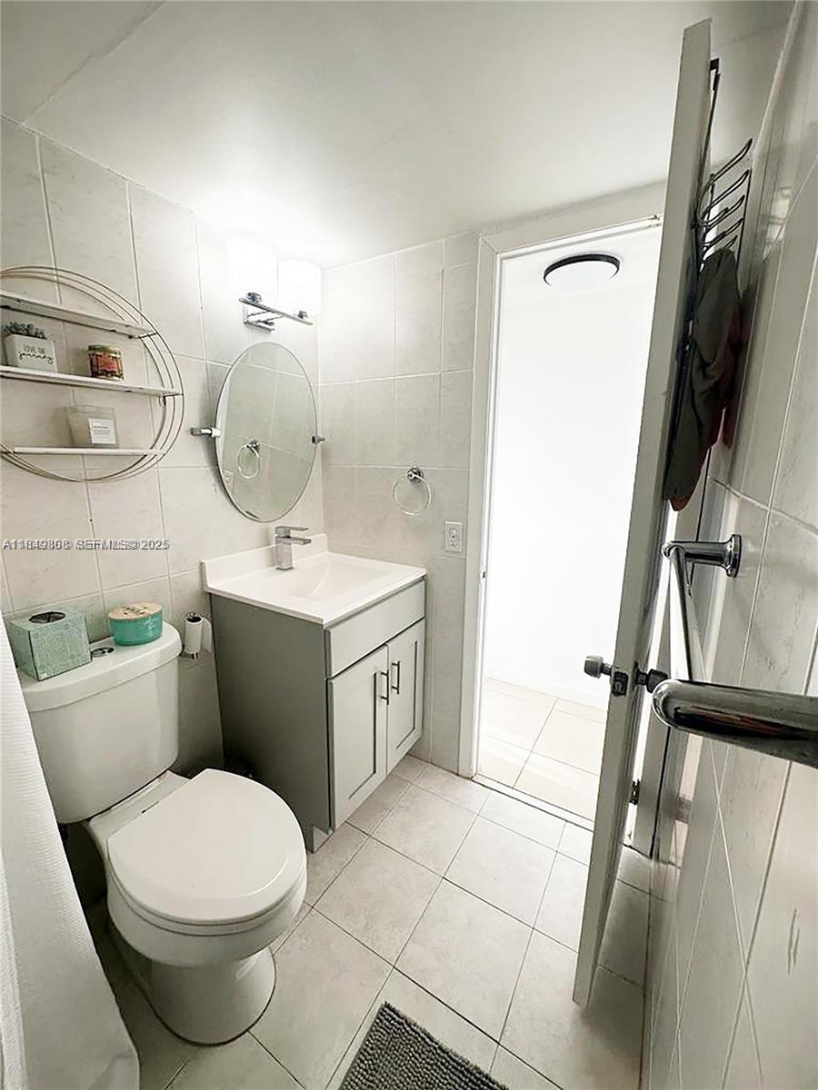 2750 Ne 183rd Street 1404 Property Photo 6