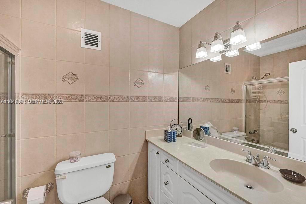 A11849831 Property Photo 16