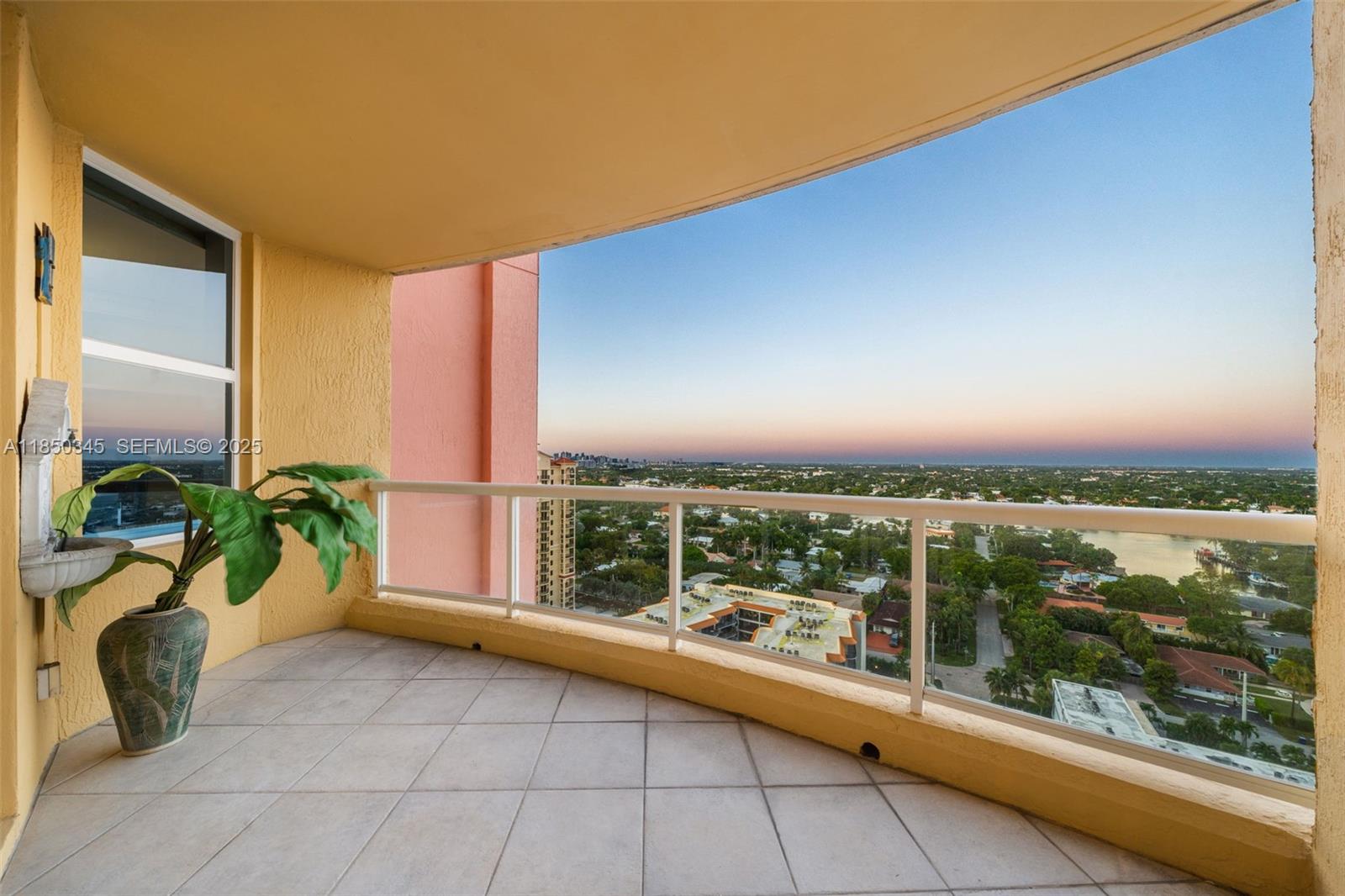 2100 N Ocean Boulevard 18d Property Photo 39