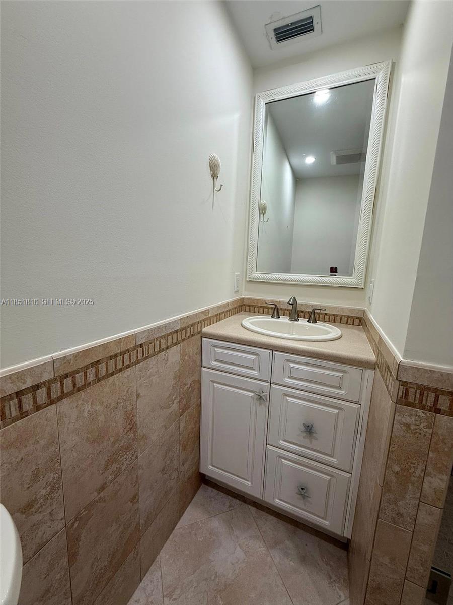 2929 Se Ocean Boulevard 143-10 Property Photo 23