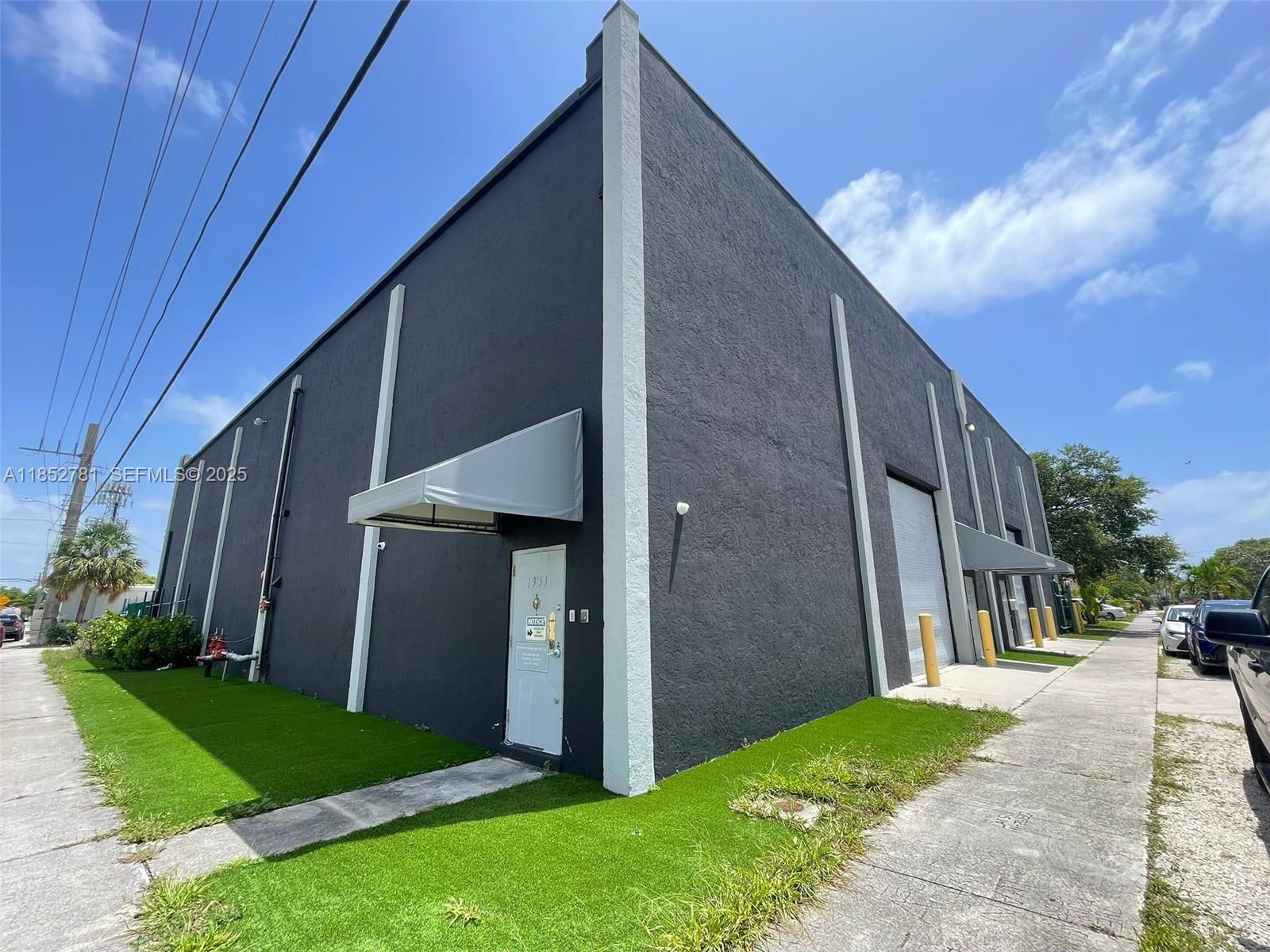 1951 Grant Street Property Photo 2
