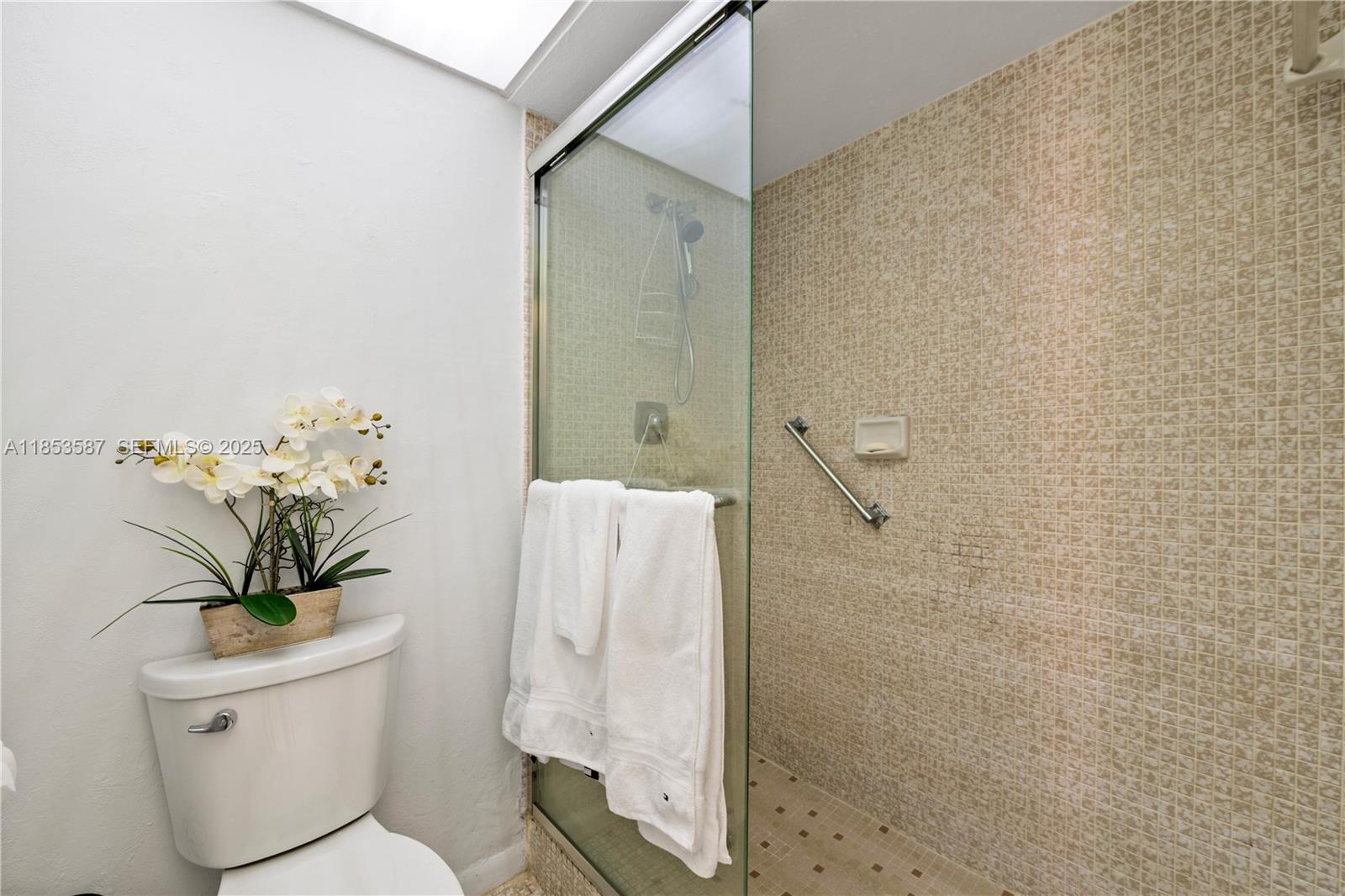 9461 Sunrise Lakes Boulevard 207 Property Photo 7