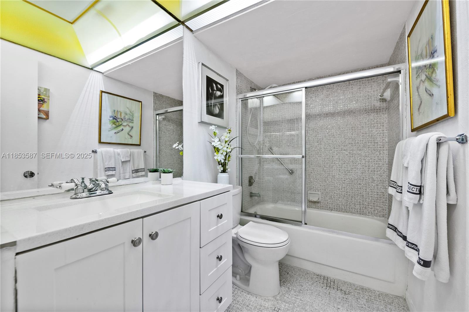 9461 Sunrise Lakes Boulevard 207 Property Photo 9