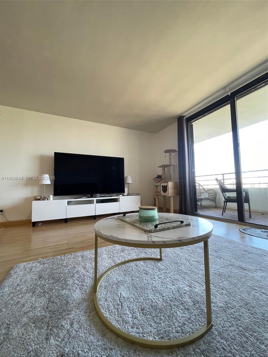 A11853644 Property Photo 4