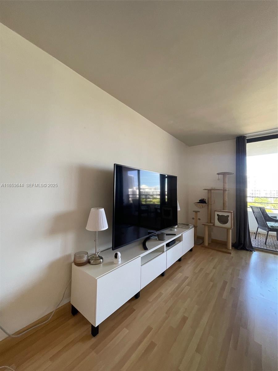 A11853644 Property Photo 6
