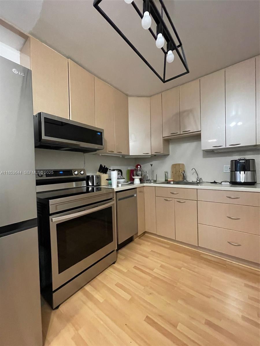 A11853644 Property Photo 13