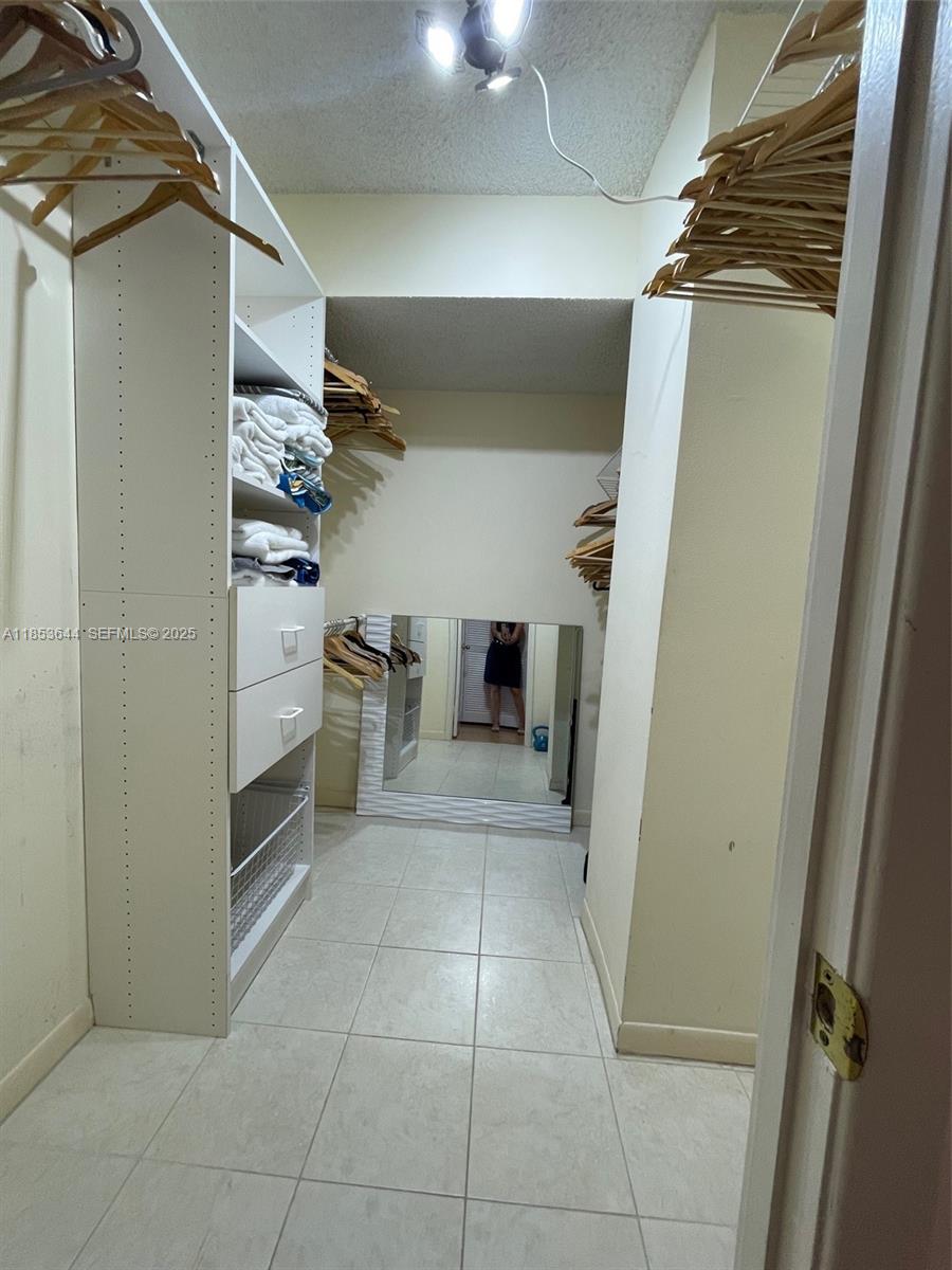A11853644 Property Photo 17