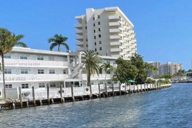 419 Golden Isles Drive 305 Property Photo 1