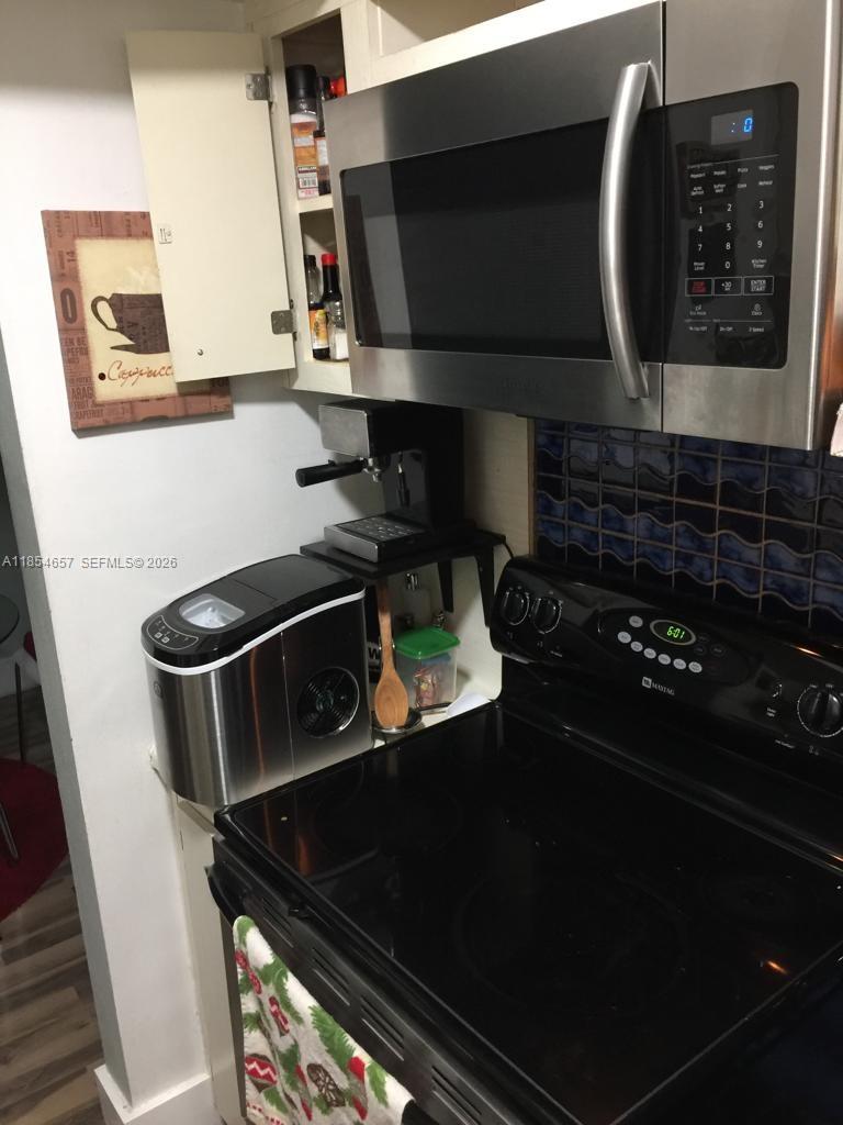 419 Golden Isles Drive 305 Property Photo 10