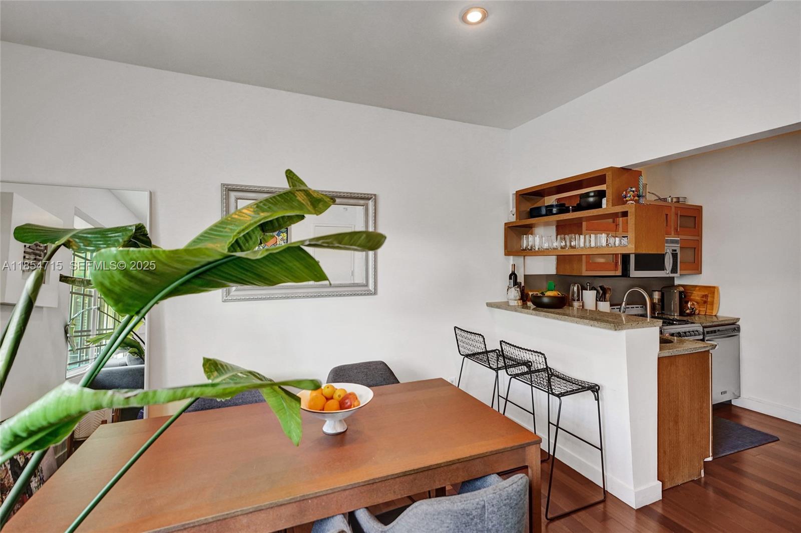 815 Euclid Avenue 8 Property Photo 4
