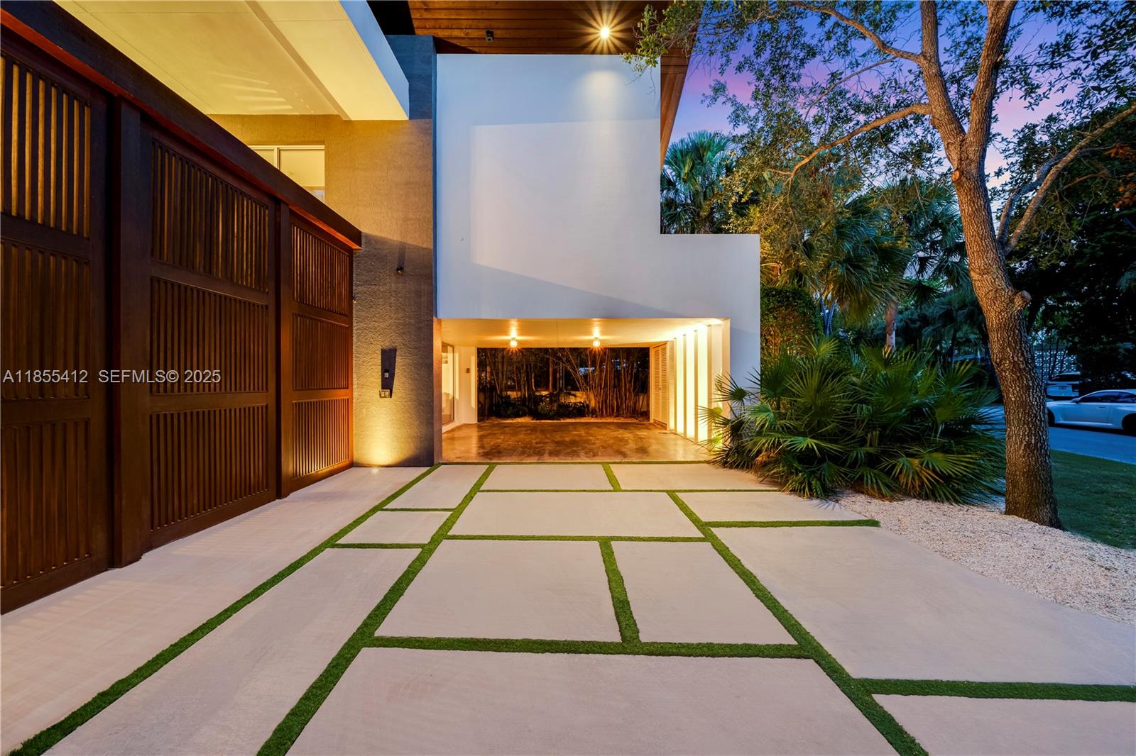 545 Sabal Palm Property Photo 1