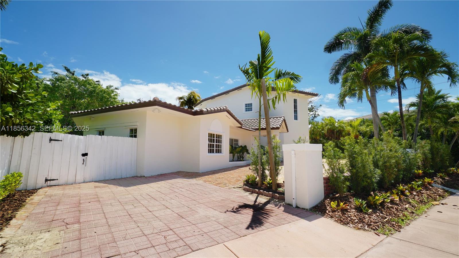 691 Ridgewood Road Property Photo 4