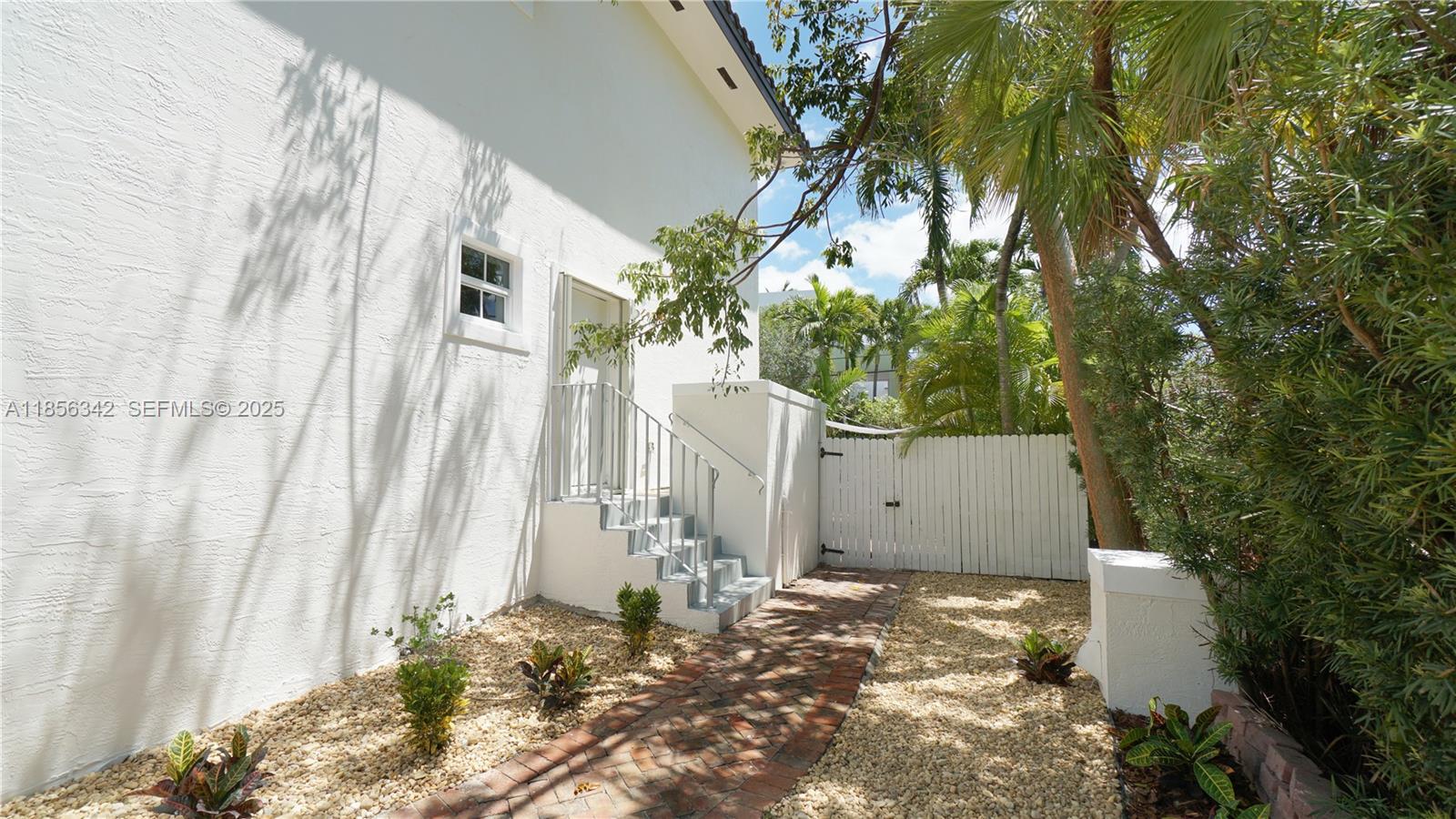 691 Ridgewood Road Property Photo 8