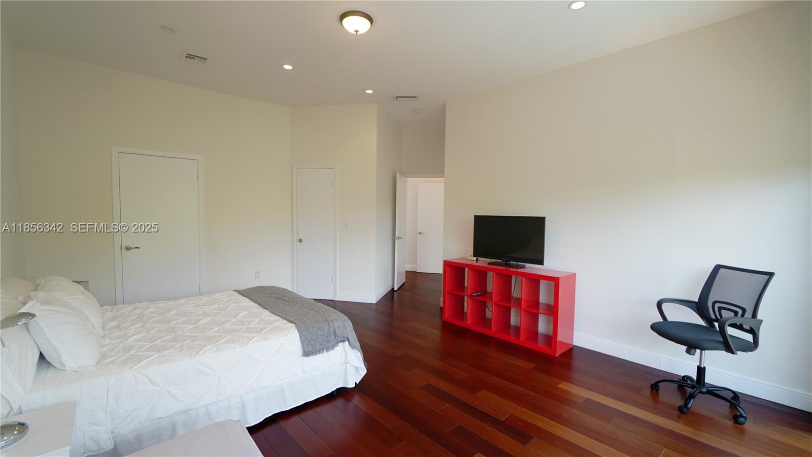 691 Ridgewood Road Property Photo 45