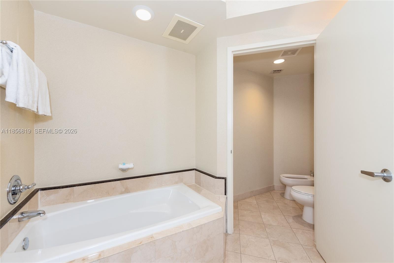 18001 Collins Avenue 1214- 1215 Property Photo 14