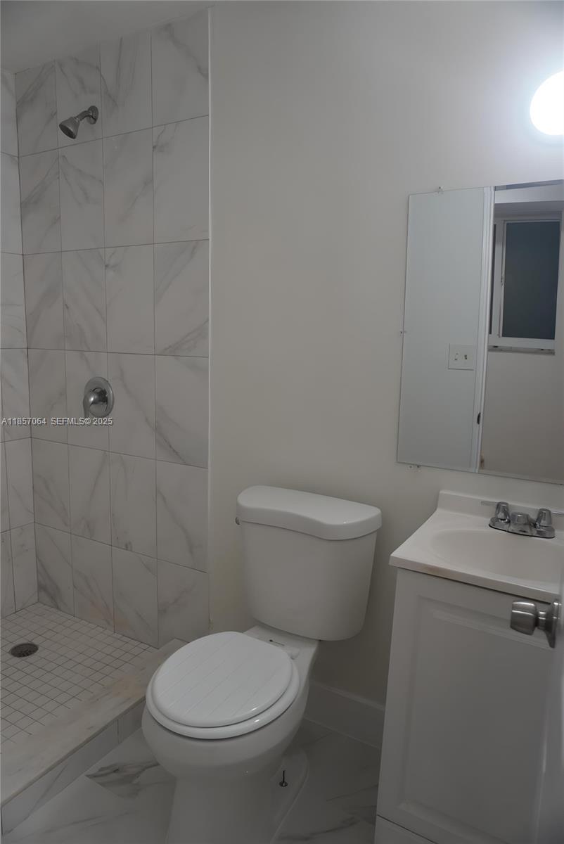 4851 E 8th Court Property Photo 19