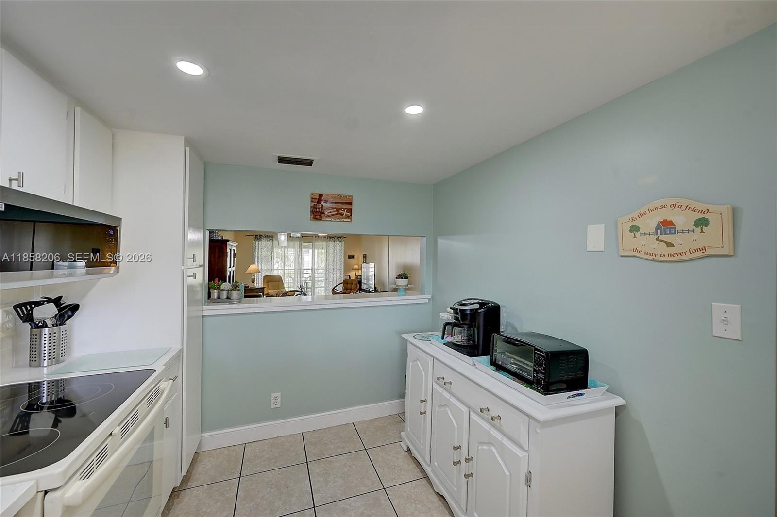 3186 Via Poinciana 203 Property Photo 5