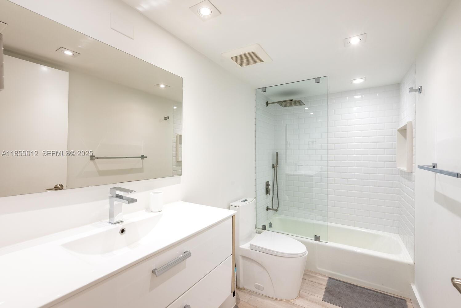 181 Crandon Boulevard 306 Property Photo 21