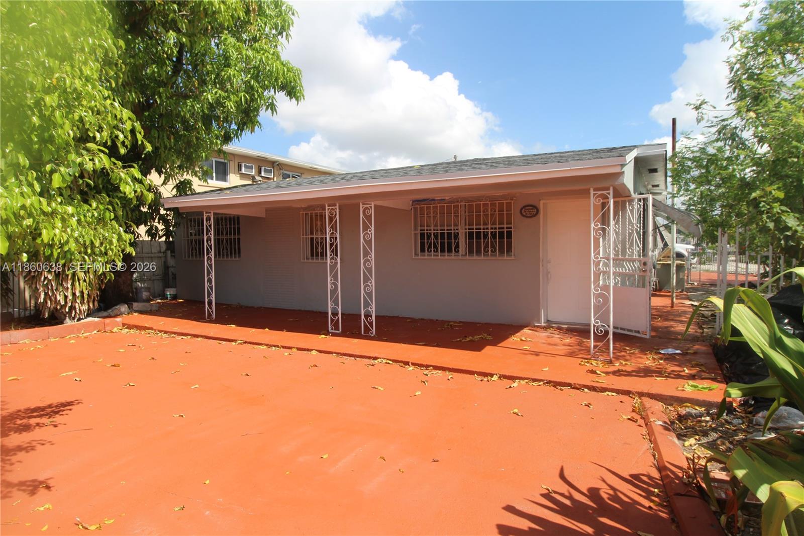 965 W 23rd Street Property Photo 1