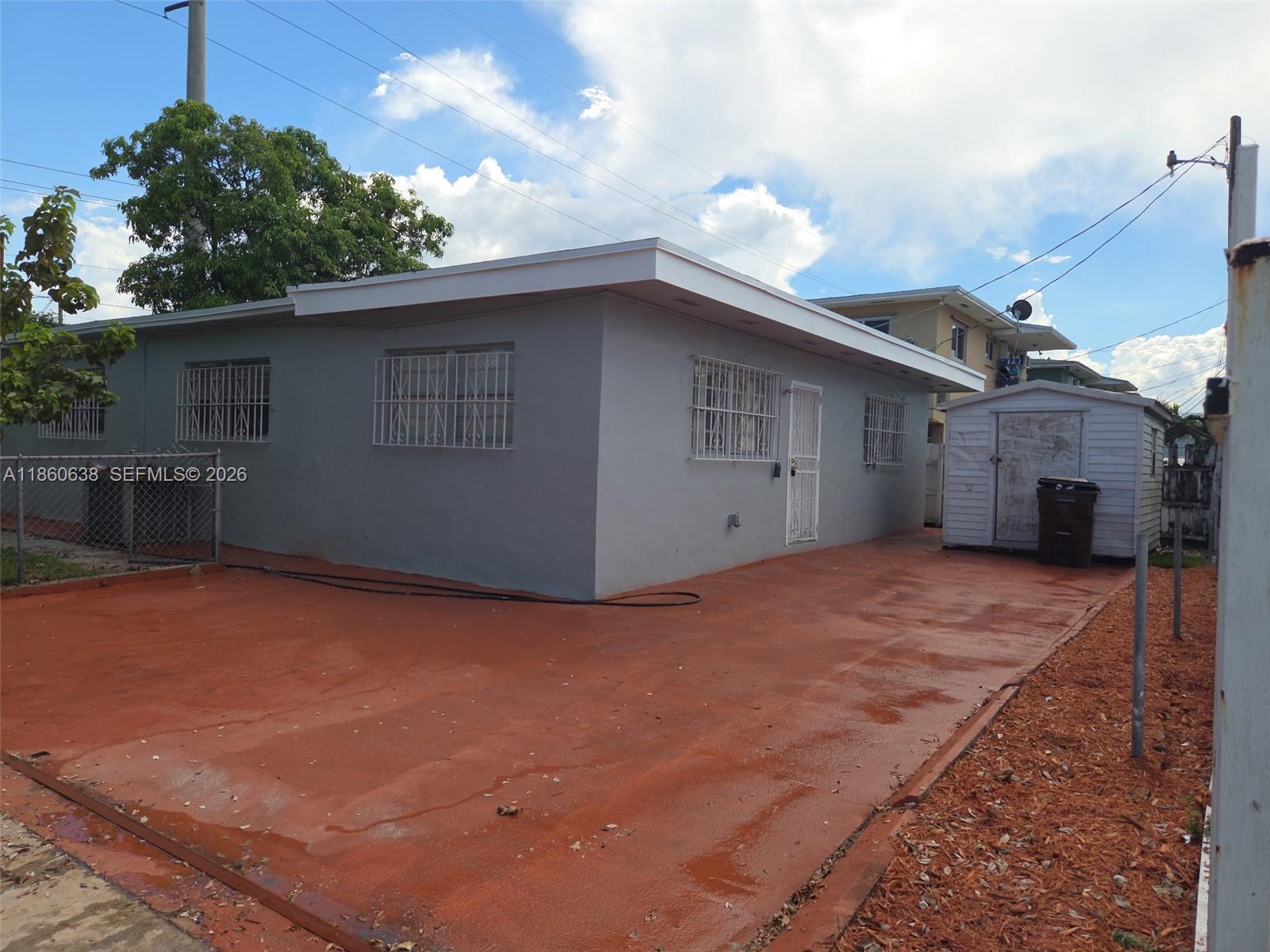 965 W 23rd Street Property Photo 3
