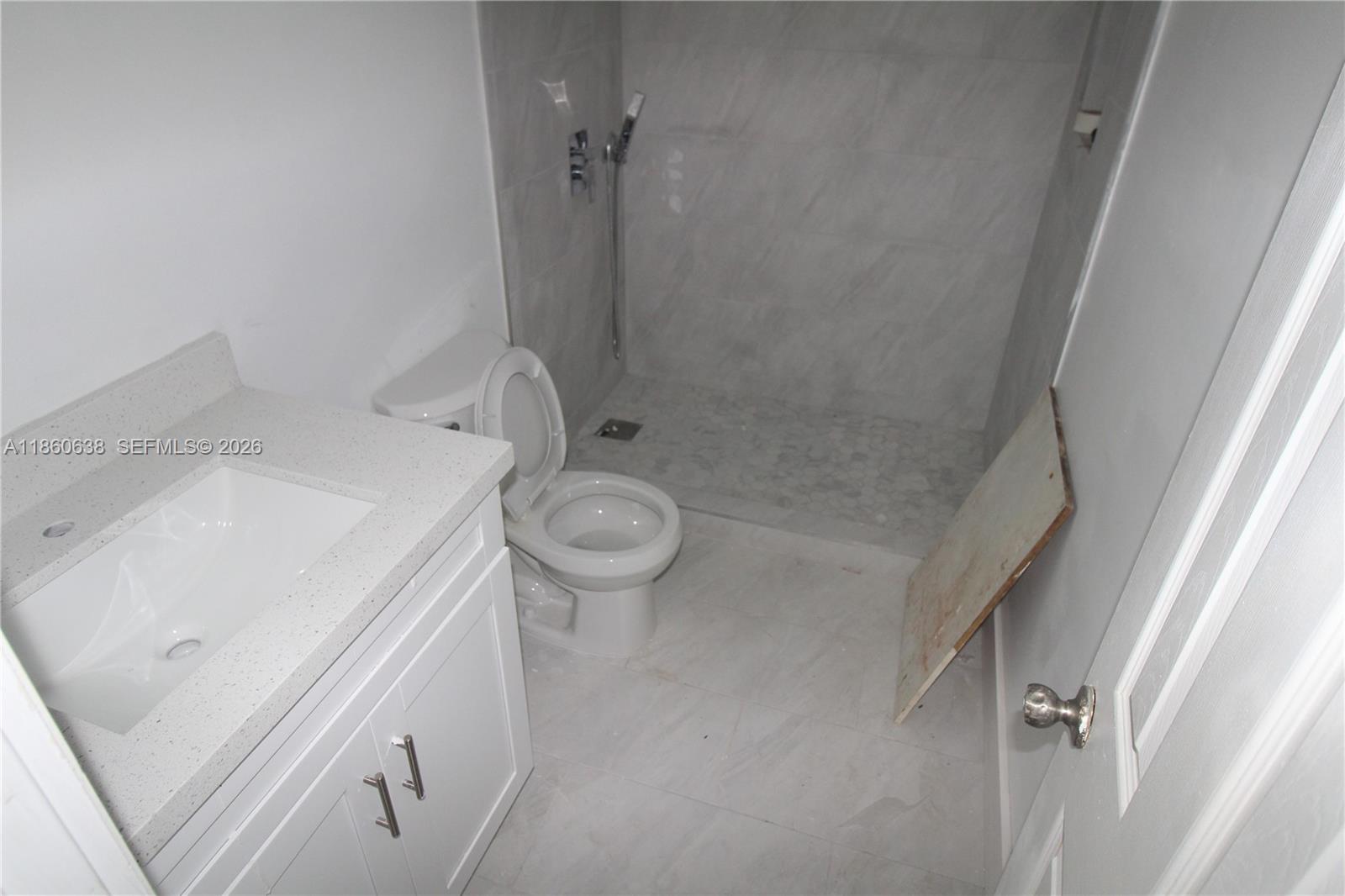 965 W 23rd Street Property Photo 6