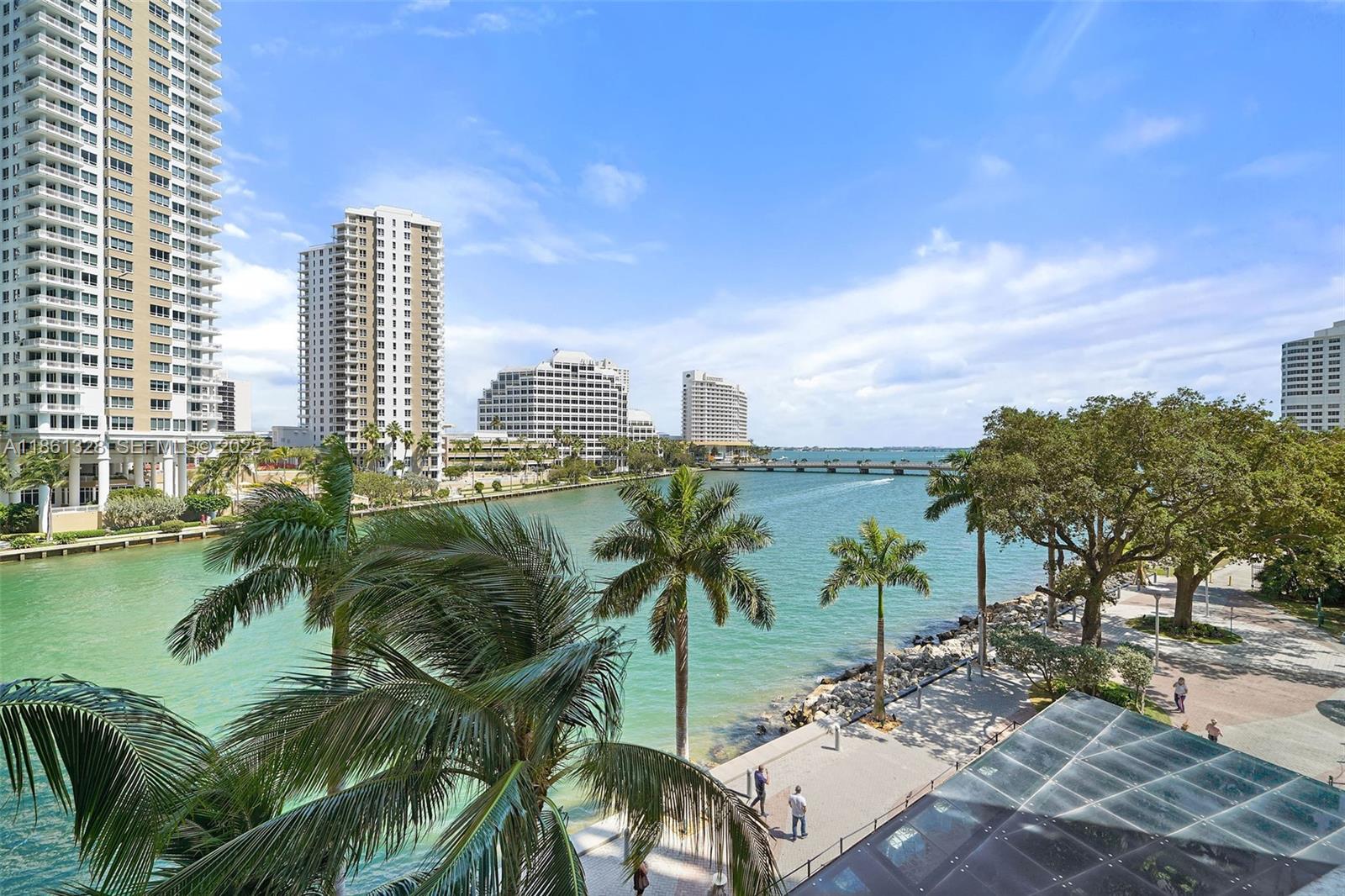 495 Brickell Avenue 402 Property Photo 2