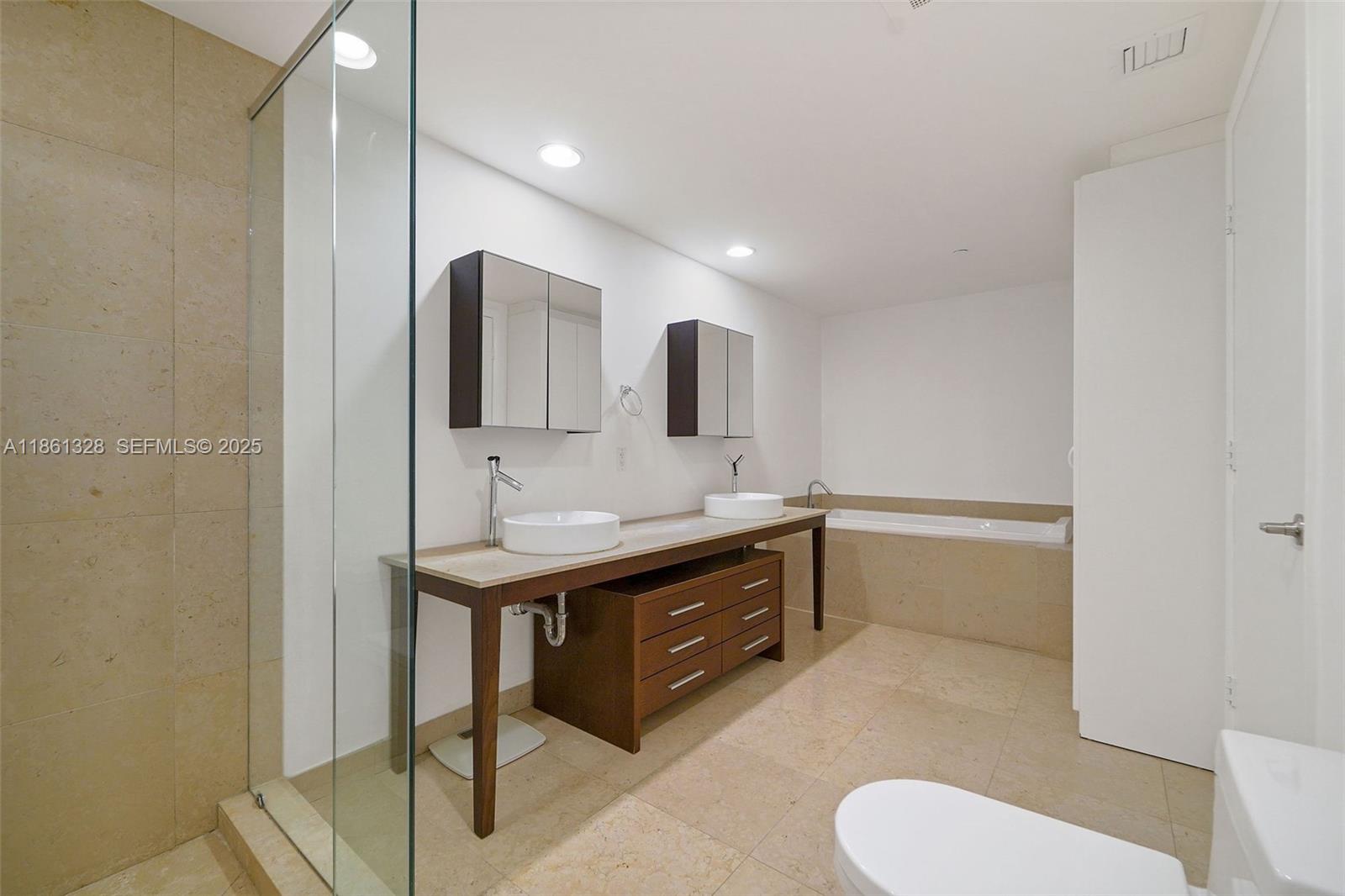 495 Brickell Avenue 402 Property Photo 5