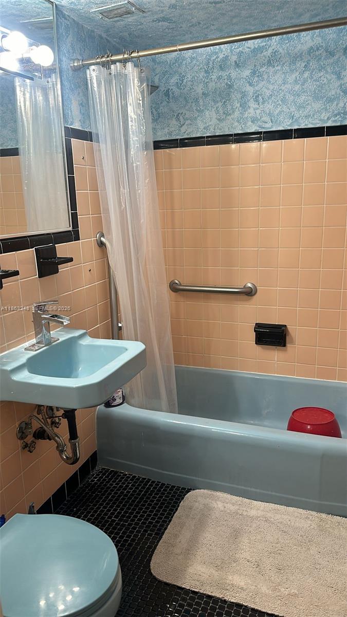 6484 Indian Creek Drive 320 Property Photo 10