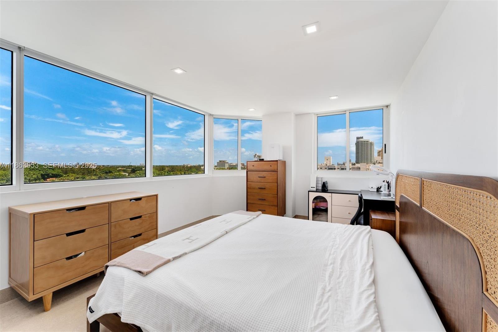 A11863653 Property Photo 8