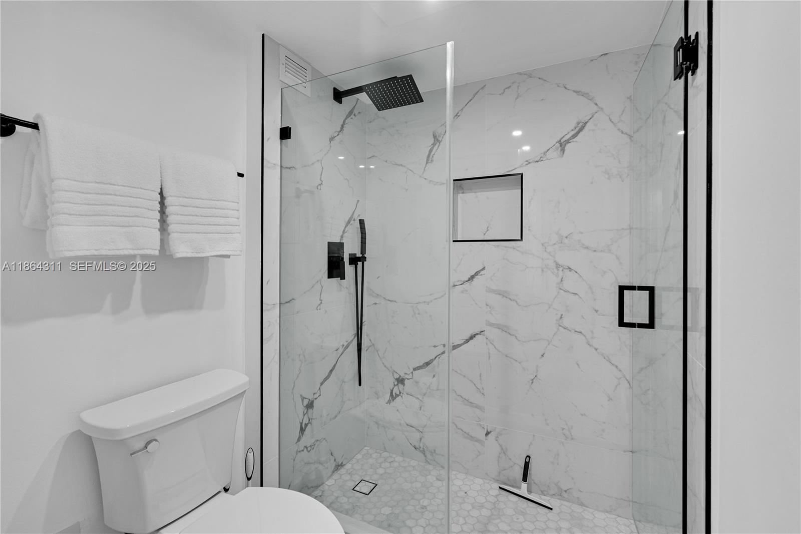 2301 Collins Avenue 542 Property Photo 15