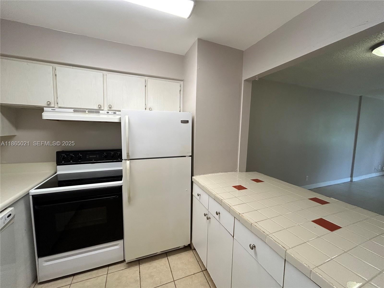 6505 Winfield Boulevard B-18 Property Photo 2