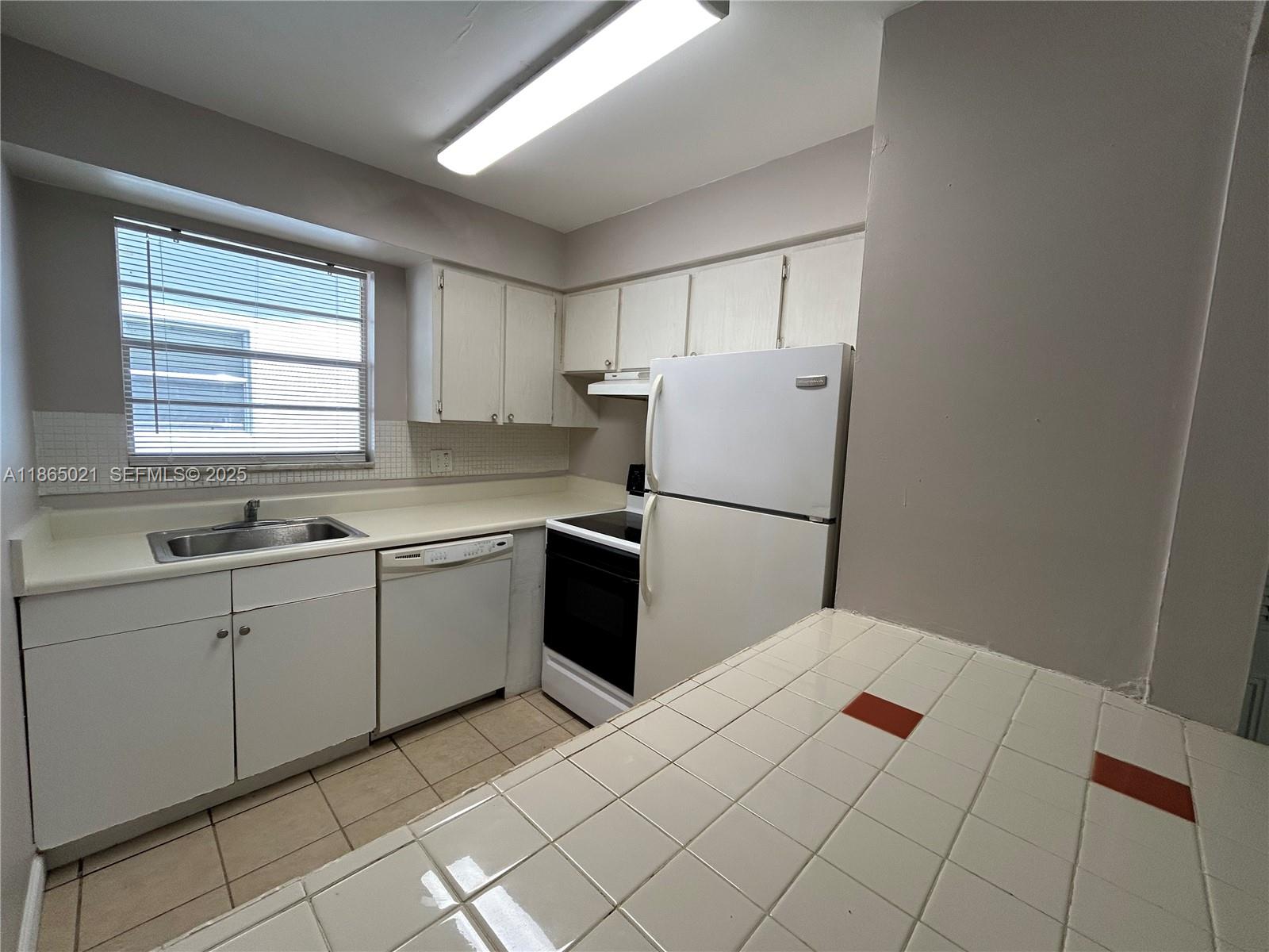 6505 Winfield Boulevard B-18 Property Photo 3