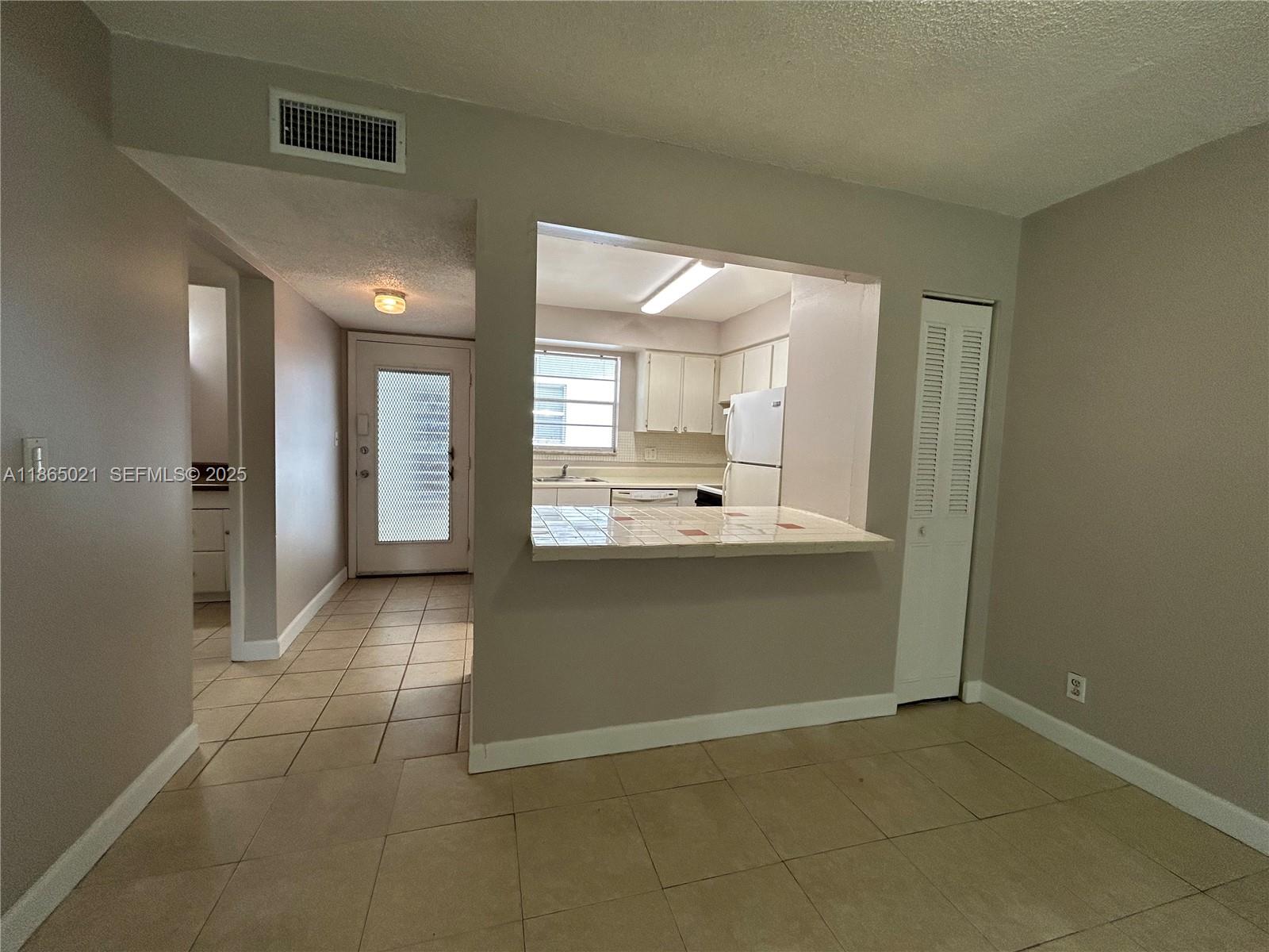 6505 Winfield Boulevard B-18 Property Photo 6