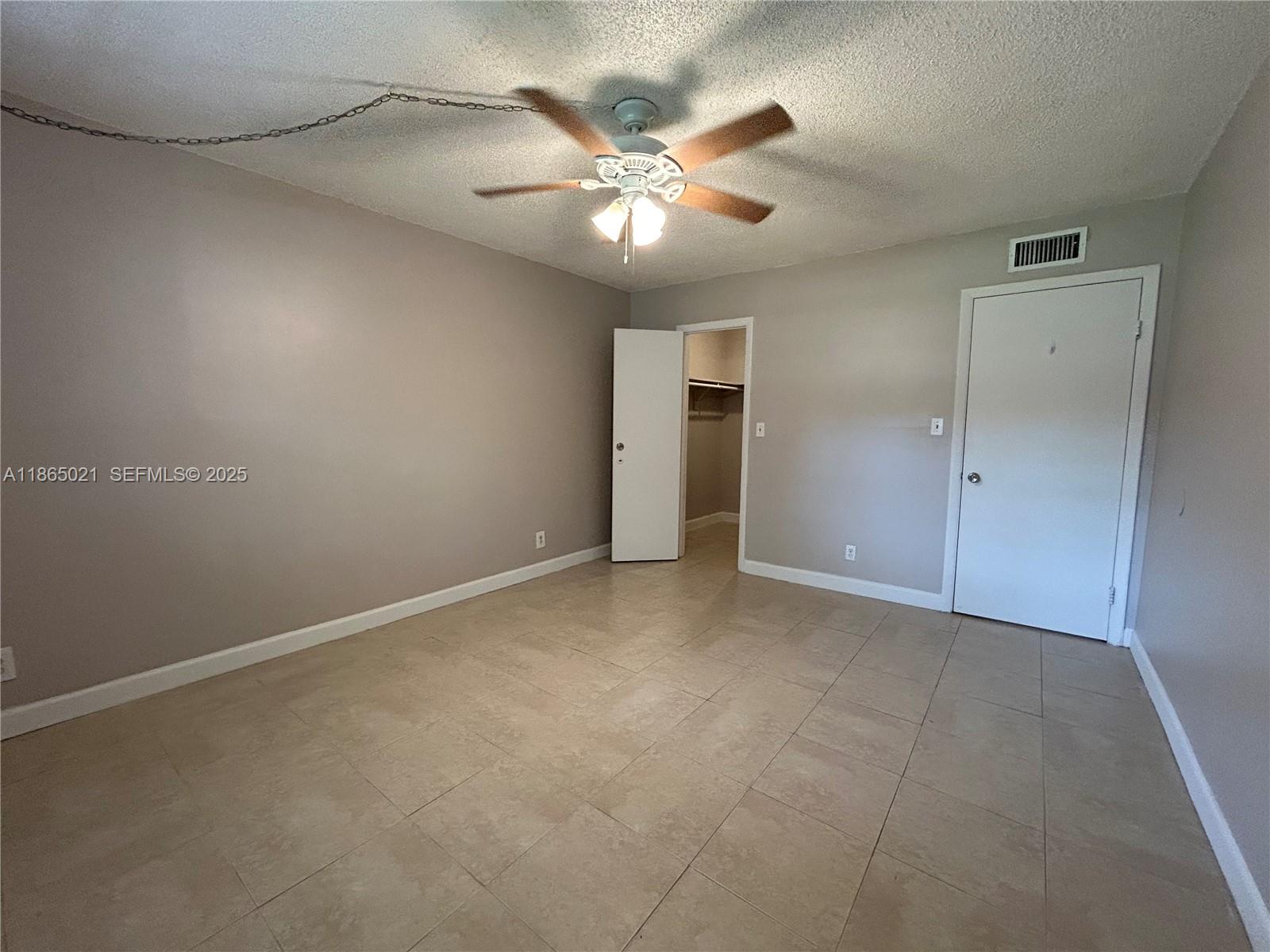6505 Winfield Boulevard B-18 Property Photo 9