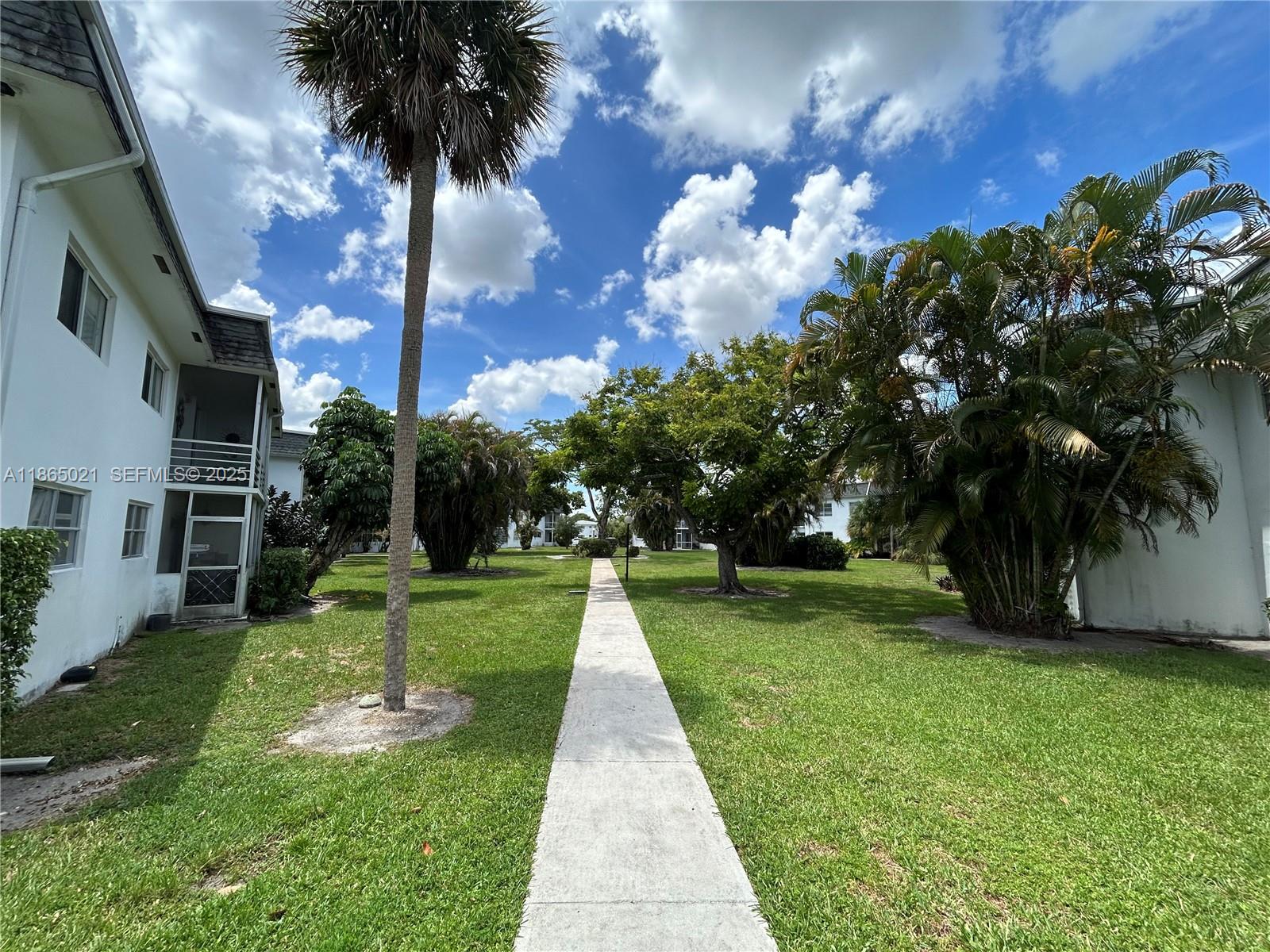6505 Winfield Boulevard B-18 Property Photo 14
