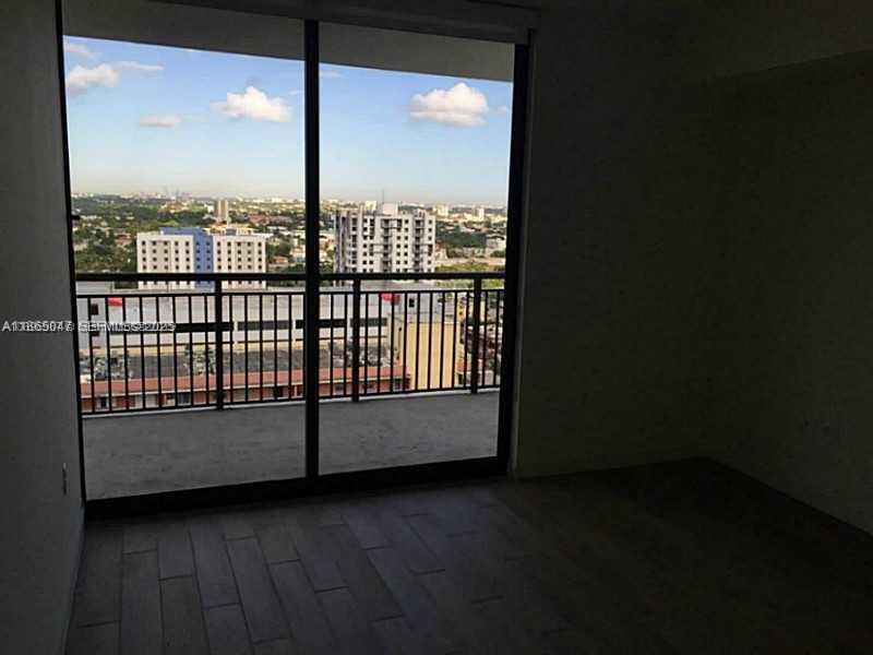 999 Sw 1st Avenue 1809 Property Photo 3