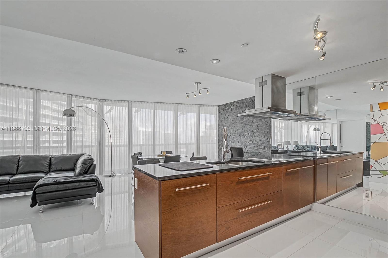 495 Brickell Avenue 3504 Property Photo 1