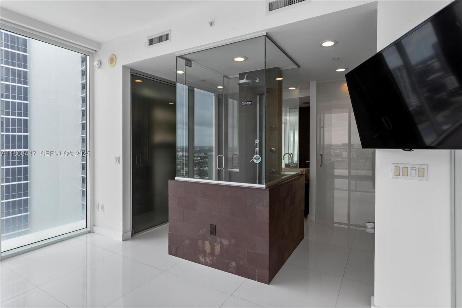 1040 Biscayne Boulevard 3106 Property Photo 17