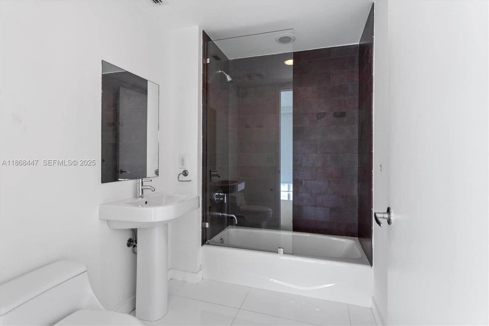 1040 Biscayne Boulevard 3106 Property Photo 24