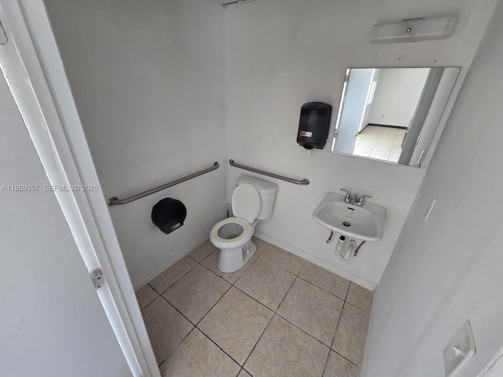 2501 N State Road 7 215 Property Photo 6