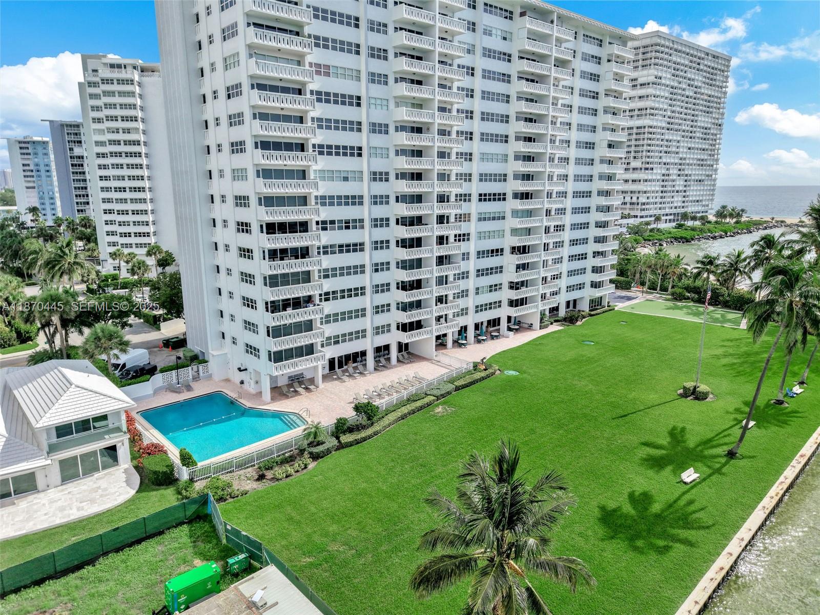 2100 S Ocean Drive 3cd Property Photo 2